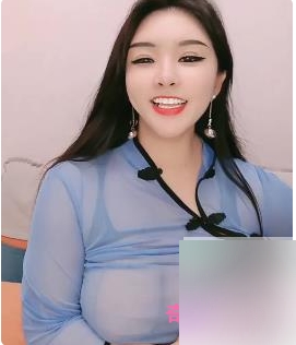 卡戴珊直播展示性感魅力