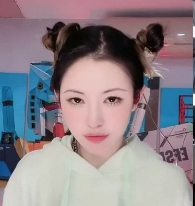 自行打包的抖音霸王兽双面直播私拍视频，金主视角，视频时长70分钟，大小10.17GB，可通过百度盘下载。