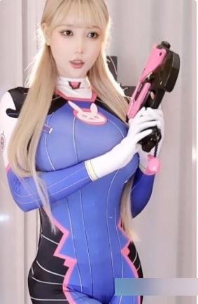 Minana的热舞大合集,包含70部高清视频,女仆身穿黑丝短裙,时长超过3小时+,总大小为16.4G,百度云资源