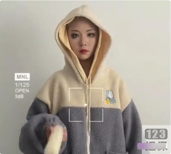 推妹妹的光剑变装舞蹈女孩