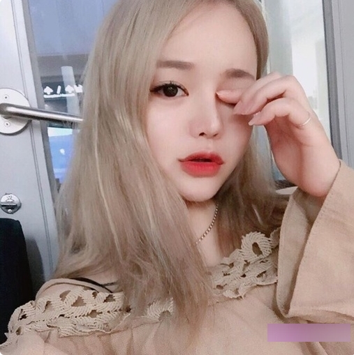 性感熟女Anlizhaomio火辣身材红色服装美少女造型