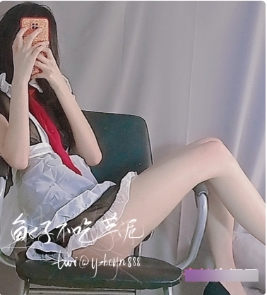 推特网红女仆装扮美腿鱼子口味蛋糕