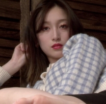 美女展示性感小脚丫的1V5.7G视频（百度盘）