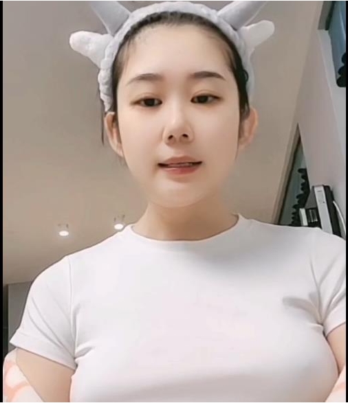 疯狂抖音新篇：大哥玩崩溃了，美女真容