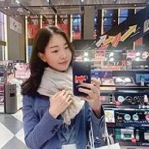 韩国美女医生在Onlyfans上无打码视频展示,引发网爆门事件。黑人宇航员8V508M成为网友讨论的焦点,其战斗力备受关注。