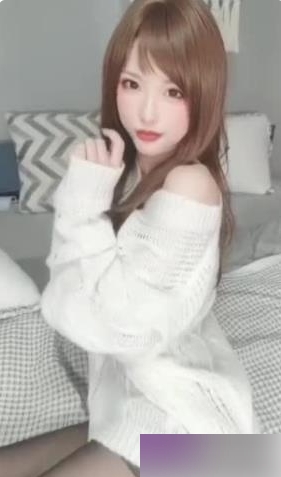 清水由乃：高颜值女主播黑丝毛衣写真作品