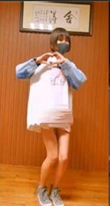 热门抖音舞蹈钰儿教学：舍得妹边跳边脱！