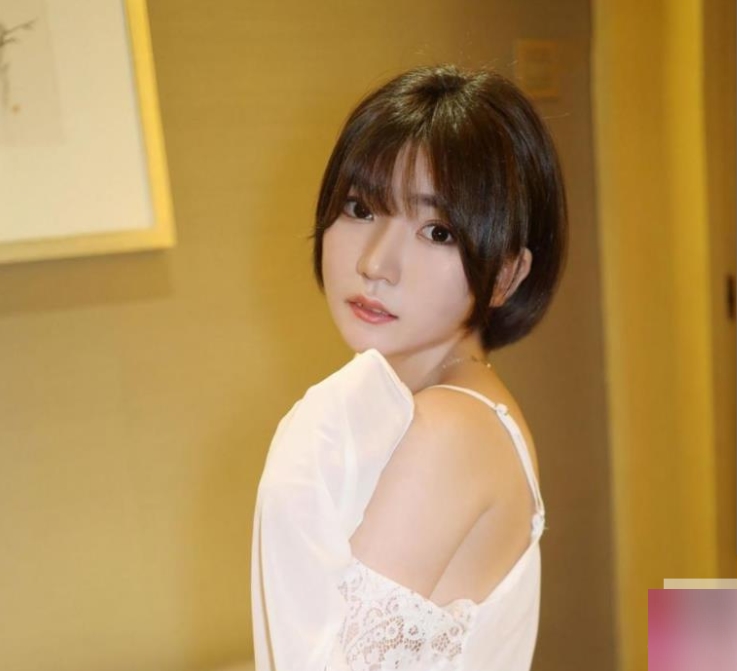 小鱼儿的可爱与性感：少女的梦想故事