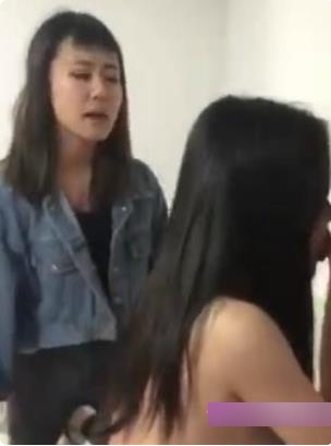 女子曝光劈腿男友现场捉奸的精彩视频