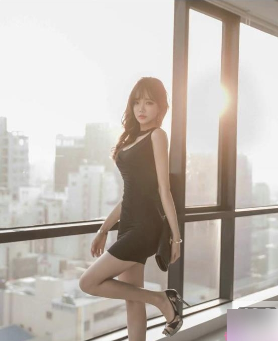 网红夏花花的美少女学生服装私房尺度照片曝光