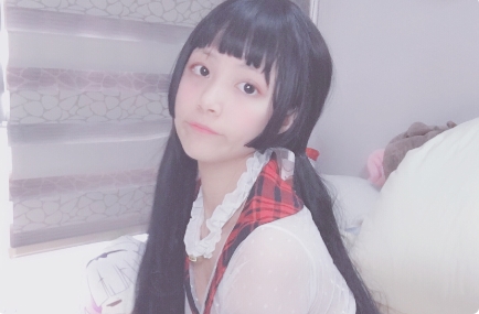 小奈奈女仆装扮：温柔可爱的萌妹子网红