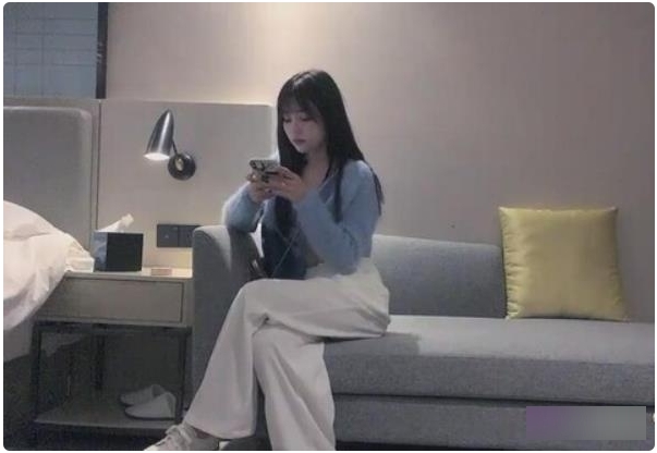 超人气宅男粉精选网红兰兰鹿鹿yuanjiao门事件绝版合集正片抖音精选7V-2.5G度盘