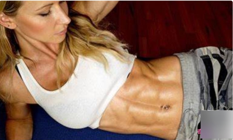 健身博主Zuzka_light的欧美风格