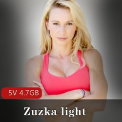 健身博主Zuzka_light的欧美风格