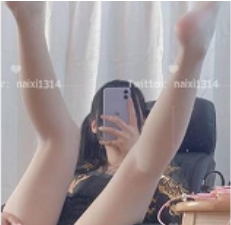 推特网红少女的时尚小袍子