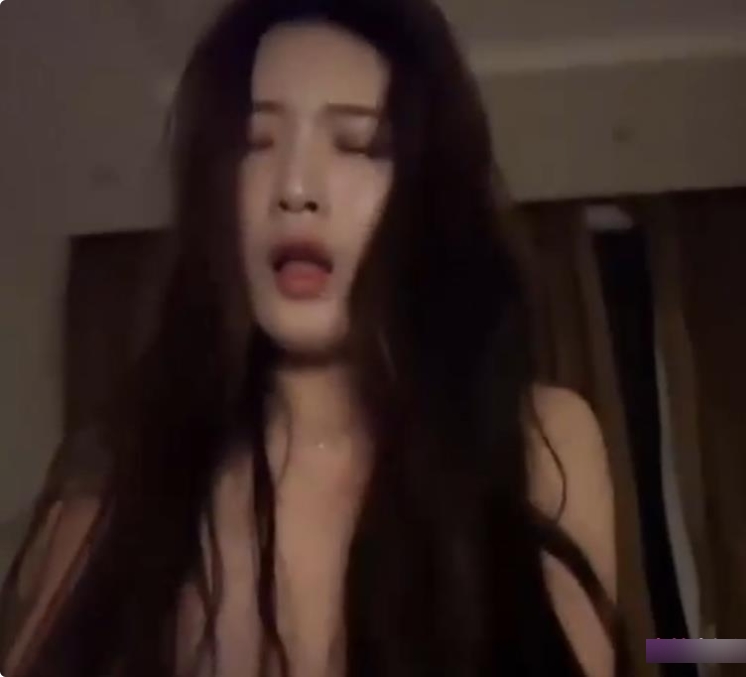 抖音网红赵一菲的资源16V2.8G，展示了她的多方面才能和魅力