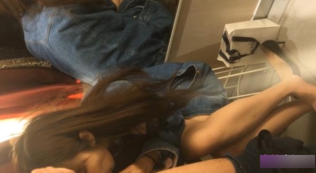 优衣库最新情侣试衣间，给力互动