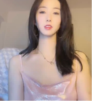 抖音网红美女鱼鱼紫薇高价定制打粑粑视频