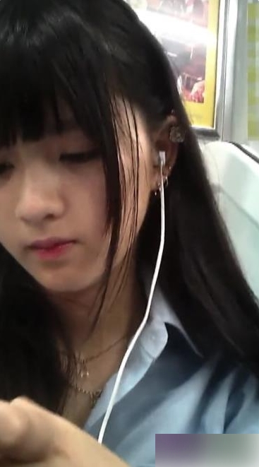 小姐姐在地铁上的街拍作品展示仙颜值