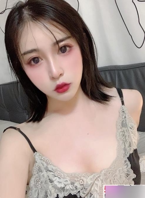 精选玉足TS妍熙：美脚、性感身材、迷人笑容、粉丝、疯狂追捧