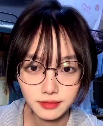 渴望小东西:5.7G百度盘中的转载搬运视频,美女表演嘴艺吃鸡