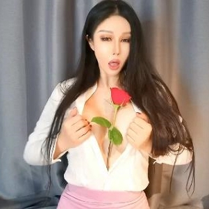 秀人网网红模特田冰冰的新作：带刺的玫瑰