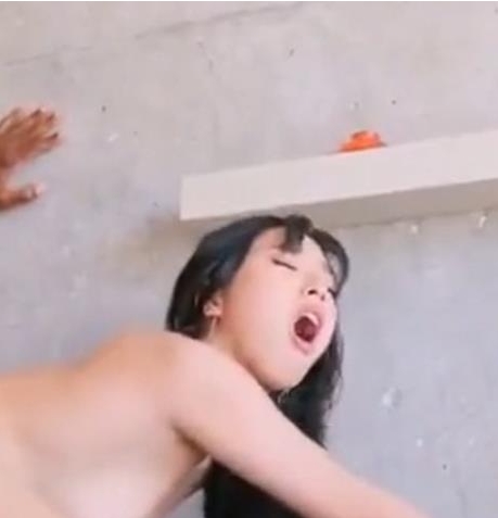 漂亮高跟白丝美女老黑教育满意视角冲击诱人表情