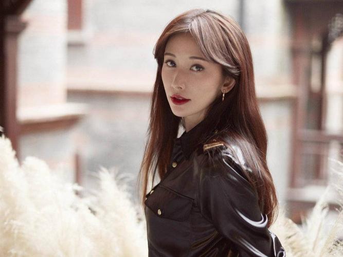 明星八卦：揭秘明星们的私生活和内幕，曝光他们的绯闻、恋情和八卦事件