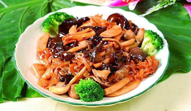 中国烹饪的特色菜肴：蒸鲥鱼、炉焙鸡、糖蒸茄、肉油饼、五香糕，以及特殊菜制法中的火肉。