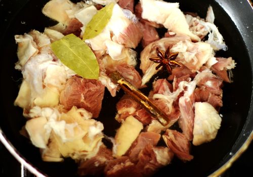 陈绪荣大师教做菜：农家小炒肉、香辣肉丝、大豆炖排骨、花生炖猪蹄、红酒炖牛腩、香煎牛排、红焖羊肉、贵妃鸡、怪味鸡丝、麻香酥鸭