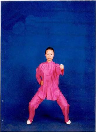 武术健身：强身健体的武术训练方法易筋经：传统武术修炼的经典功法八段锦：提升身体柔韧性和健康的养生功法截拳道：高效实用的自卫技术与身体训练散打：激烈搏击运动，提升身体素质与战斗能力擒拿：灵活应用的技巧，掌握对手的控制与服装拳击：强化肌肉力量与爆发力的拳击训练