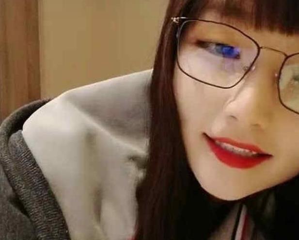 《骚气主播眼镜妹安慰剧情合集，让你欲罢不能！》