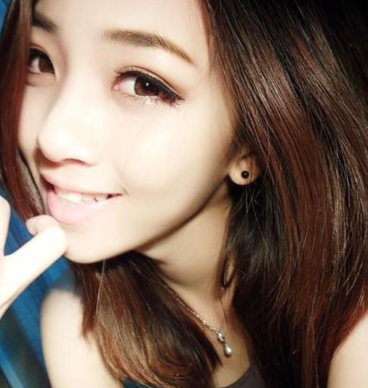 “精美礼物合集，丝带点缀，守护你的心意”