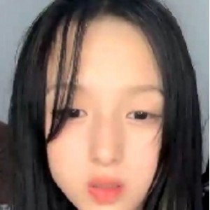 青春靓女小芊Baby带你感受稀有的18岁，两个小屁，8V高清，4.3G超大容量，立即下载百度盘！