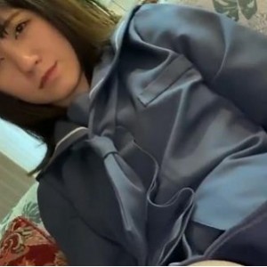 清纯学生装小姐姐，素颜双D齐K，让你心动不已！