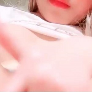 令人迷醉的喷泉女王！享受曼希宝宝2V2.04G的喷泉体验！