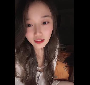 《抖音直播老板付款，紫薇秀带你领略奢华时尚》