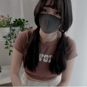 《情侣游戏1V1.4g》-玩偶姐姐香港款，让你的游戏体验更加精彩！