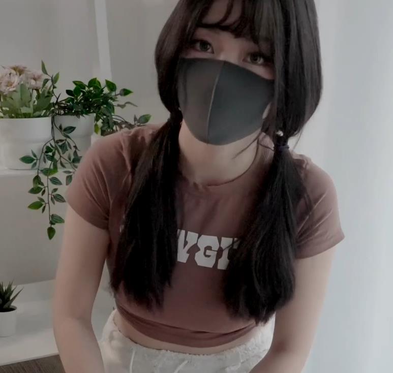 《情侣游戏1V1.4g》-玩偶姐姐香港款，让你的游戏体验更加精彩！