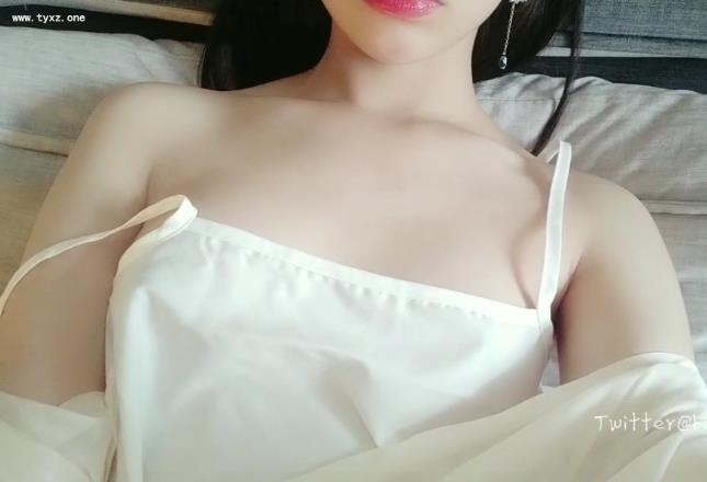 超级萌妹子白桃露露磨不明液体合集，让你的推特变得更有趣！