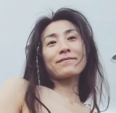 火爆上市银妻系列：熟妇魅力，Yseyo奶大臀肥，腰细站炮入猛烈冲击，口暴10V3G，限时百度盘下载！