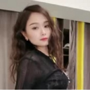 小乖乖女放飞自我，刚成年直播秀，让你的弟弟tianbi不停！