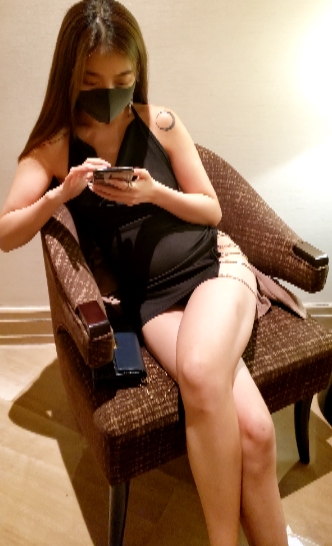 《性感美女穿上超短高叉包臀裙，展现完美美腿！限时11.95G高清视频下载，速度10V，百度云独家放送！》