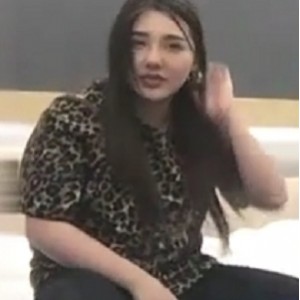 性感豹纹大耳环，让你的嘴唇展现最诱人的舔D技巧！