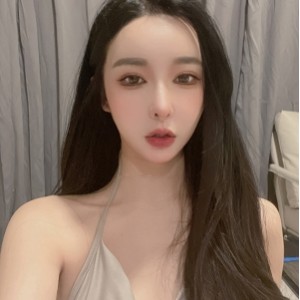 逆天尤物！推特上疯传的高端大罩杯灰丝名媛，让你的心跳加速！