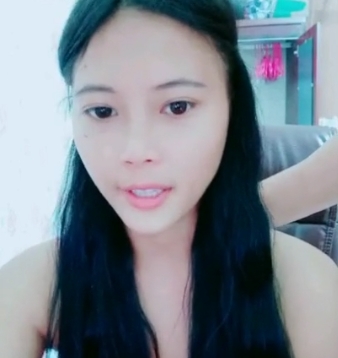 《高颜值美女在大海中释放内在魅力，7V超高清画质，充实你的3.98G百度云空间》