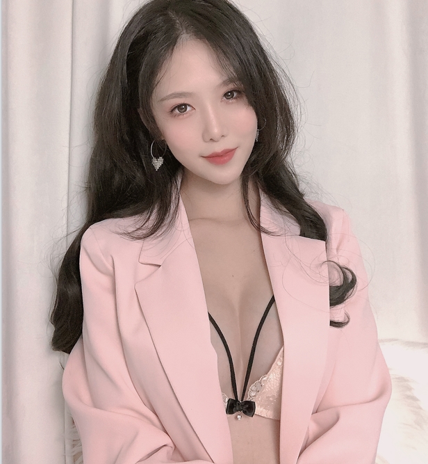 抖娘利世NO.55粉色西装，时尚潮流必备！