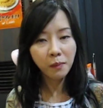 “韩G银行女职员上位领导，搭讪互动展示，带你享受8人游1V900mb的奢华旅程！”