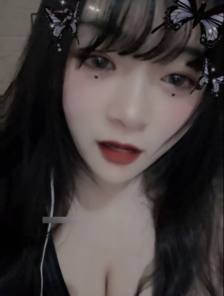 嫩妹露蒂展示神秘处特写，限时抢购！