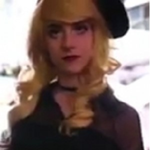 《小姐姐带你穿越户外，展示各种场所的度盘魅力》